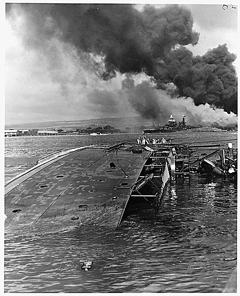 The USS OGLALA capsized after being attacked by Japanese aircraft and submarines in the attack on Pearl Harbor, 12/07/1941. Photo and caption: National Archives.
