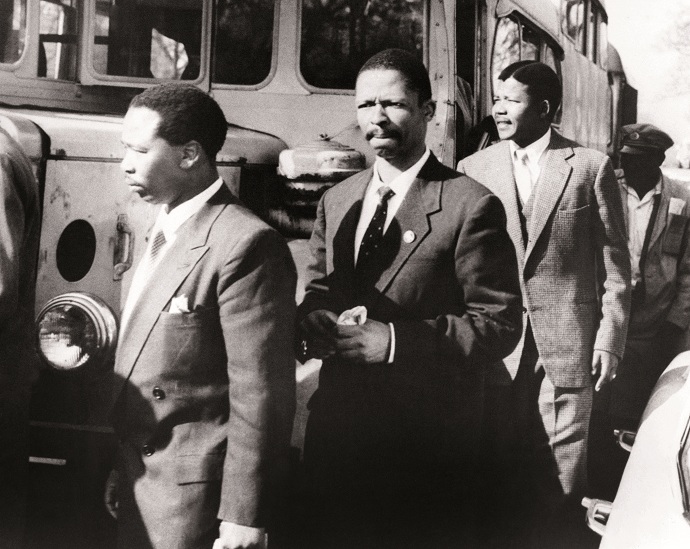 Mandela arrives at trial