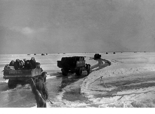 Evacuees on the Ice Road across Lake Ladoga, April 1942. Credit: Tsentralniy Gosudarstvenniy Arkhiv Kinofotofonodokumentov