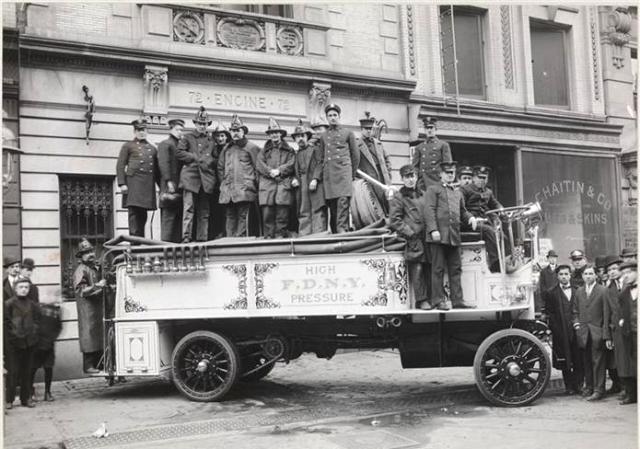 By the 1900's black oil engines had replaced the horse drawn fire engines of the past. This imagine is in the public domain via The Hatching Cat