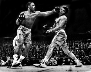 The early rounds saw Frazier dominating Ali. Image is in the public domain via Random Thoughts