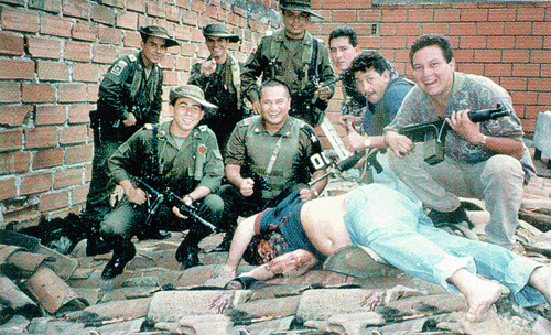 Search Bloc members with the body of Pablo Escobar, killed in a shootout after a 17 month intensive search. By Steve Murphy djibnet.com, copied from flickrp. Image is in the public domain via Wikimedia.com</em