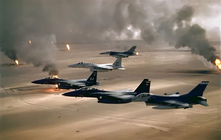 1200px-USAF_F-16A_F-15C_F-15E_Desert_Storm_edit2.jpg - The History Reader